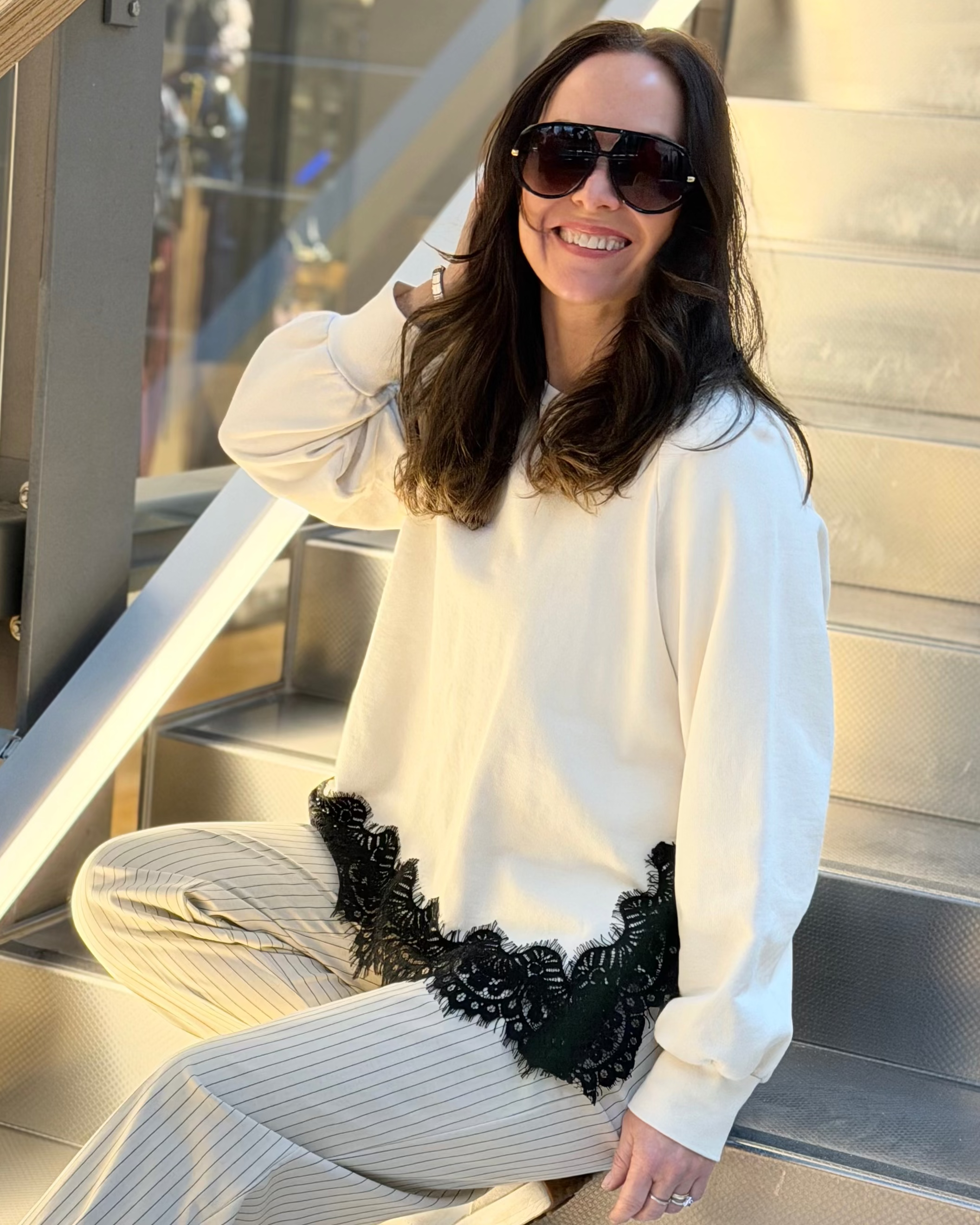Blondekant sweatshirt fra Black Colour – Evy