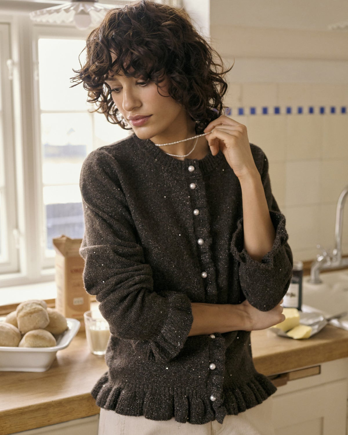 Cream CRJolly cardigan i brun med paljetter og perleknapper