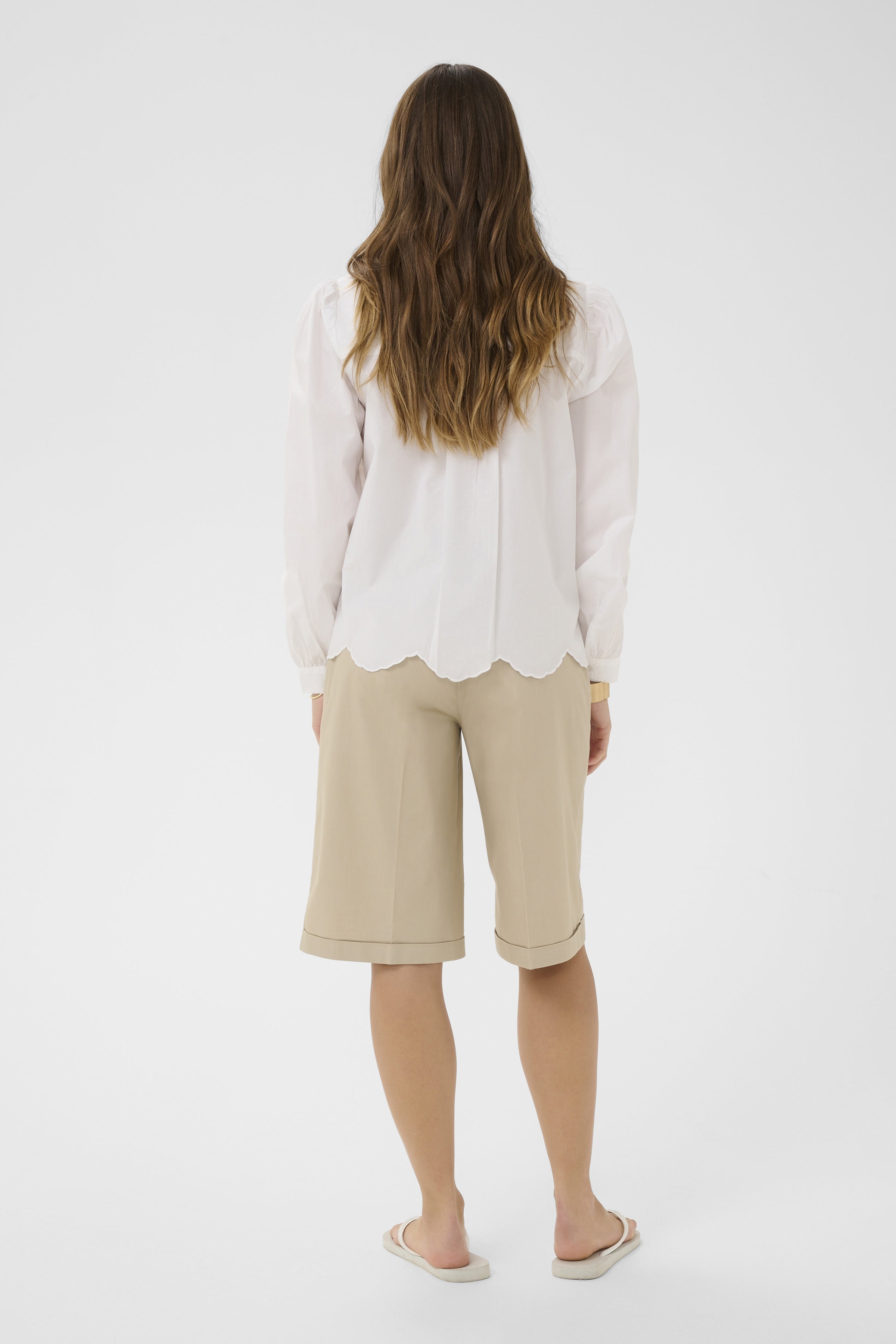 CR Trista Shirt – Superkul bomullsbluse med studs og liten puffarm