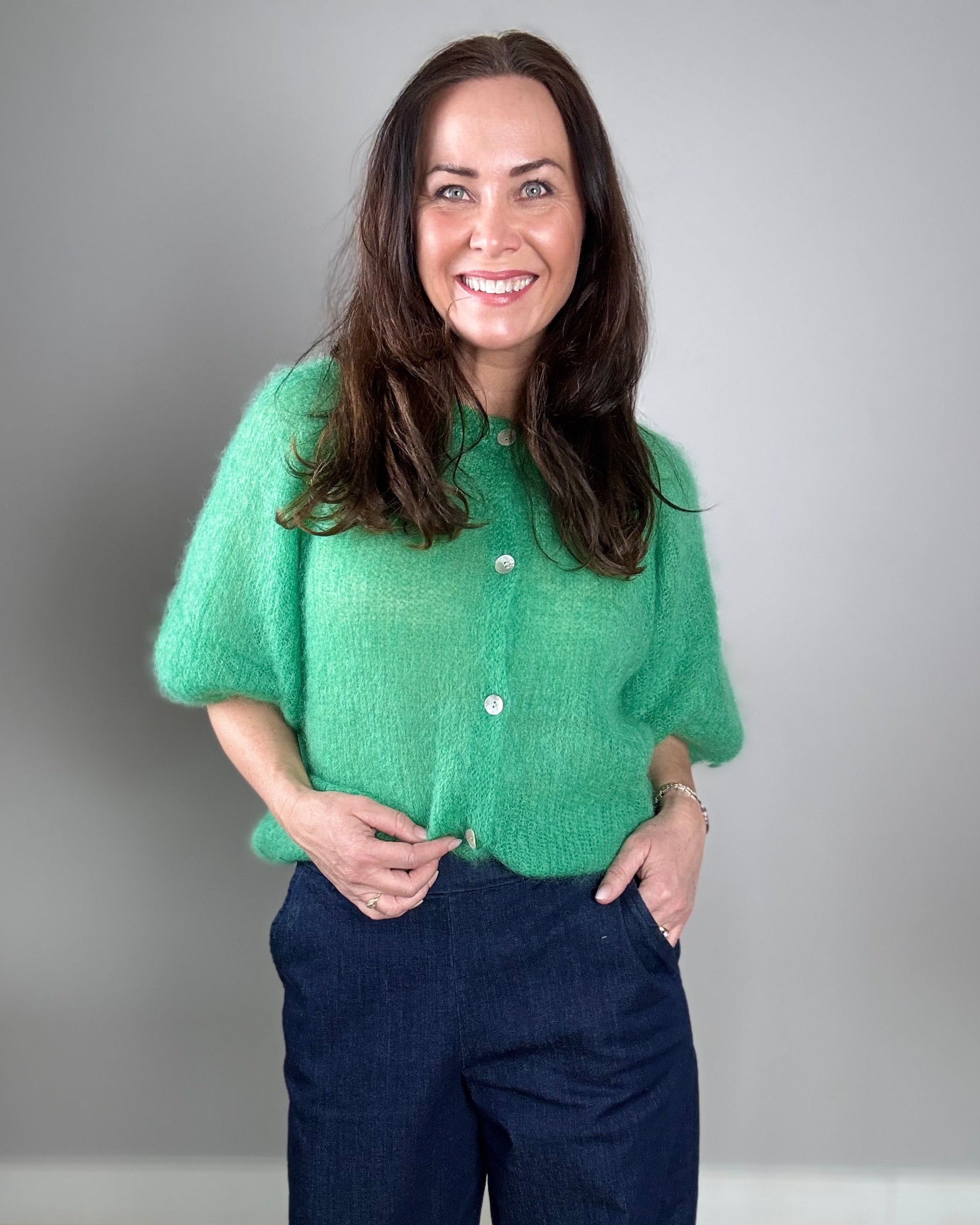 Black Colour Bjoerk Cardigan – Luksuriøs grønn mohair-strikkejakke