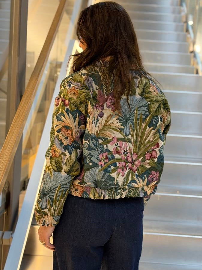 Bomber jakke med jungelprint fra Black Colour