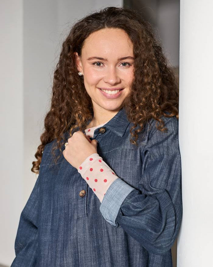 Rød mesh bluse med prikker – Black Colour Annie
