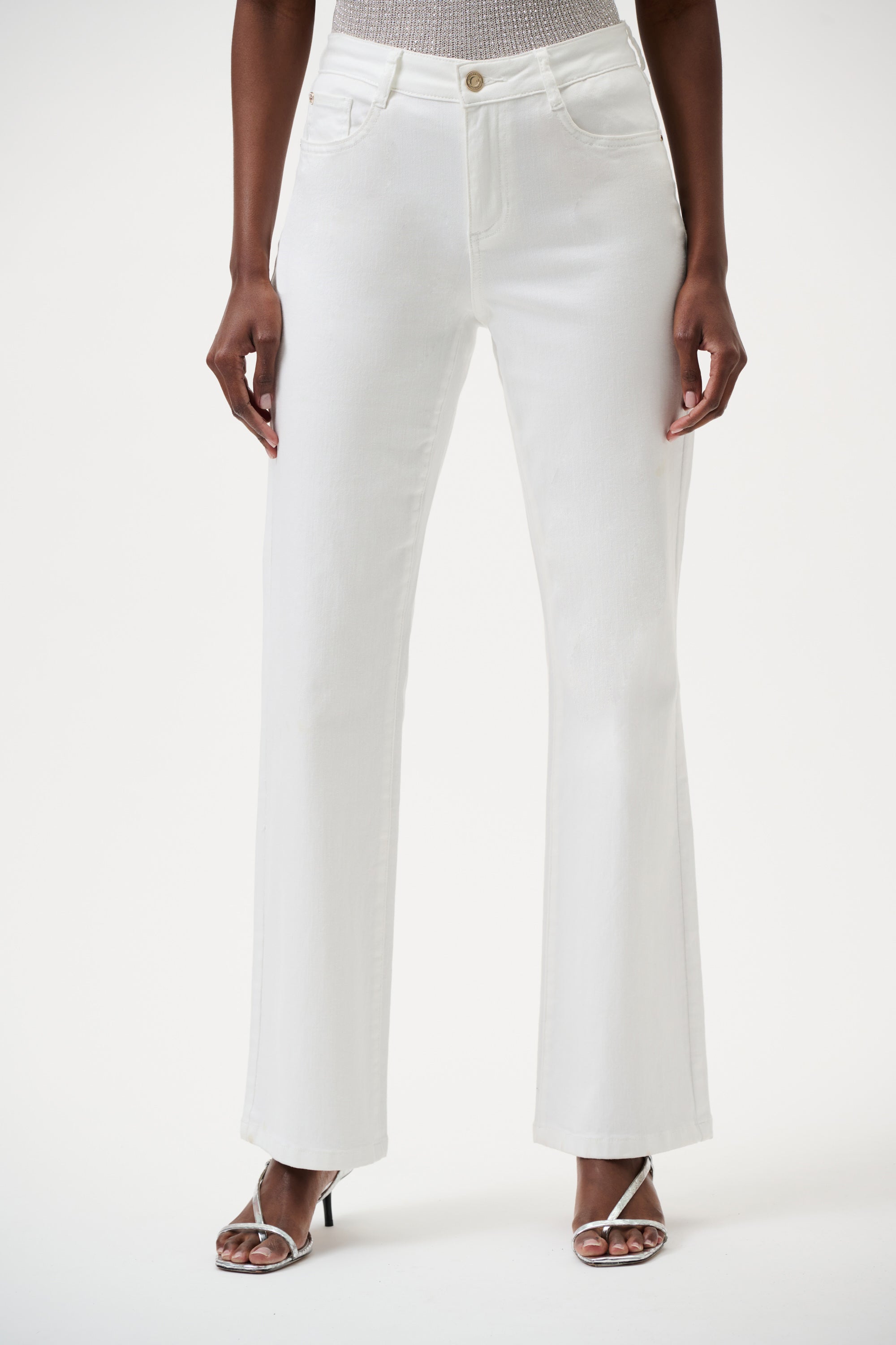 Hvite bootcut jeans dame i stretch – Joseph Ribkoff Brooke sidevisning | Kleslykke Oslo Nordstrand