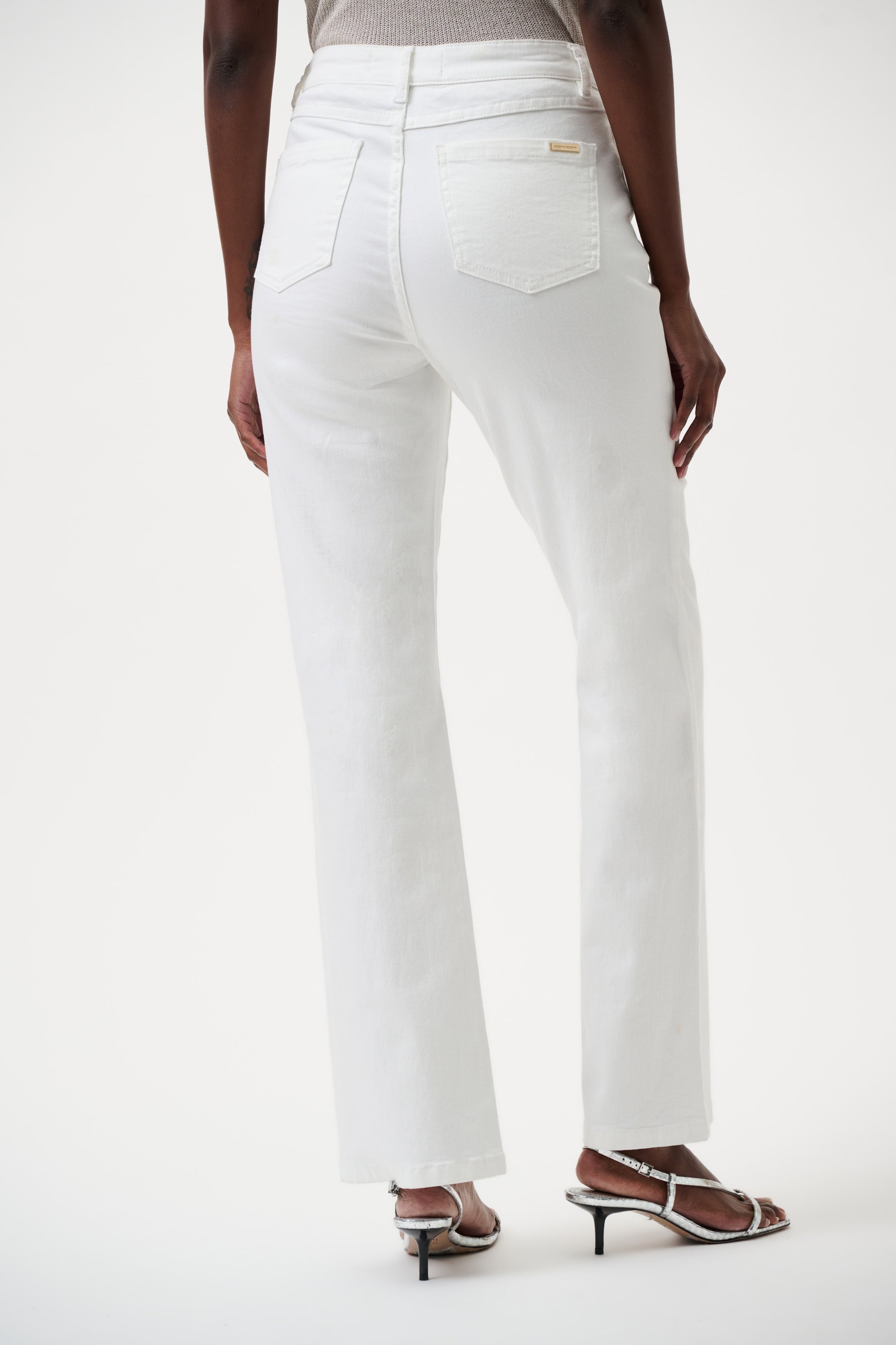 Hvite bootcut jeans dame bakfra – Joseph Ribkoff Brooke | Kleslykke Oslo Nordstrand
