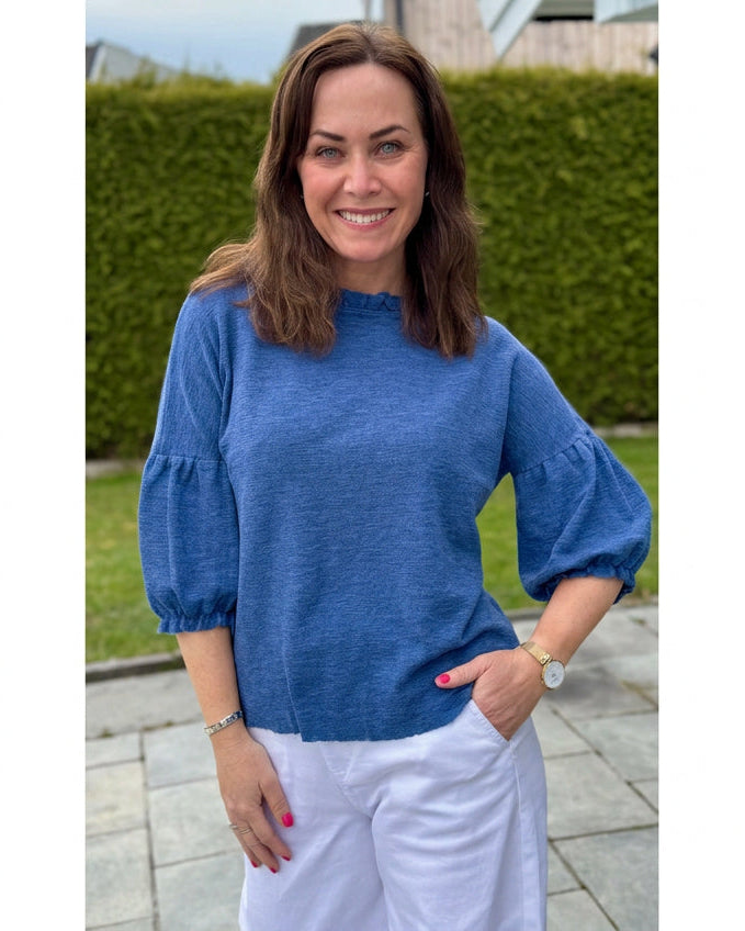 By Basics 4055 ullgenser dame med rysjer i halsen, kløfri merinoull i Indigo Melange
