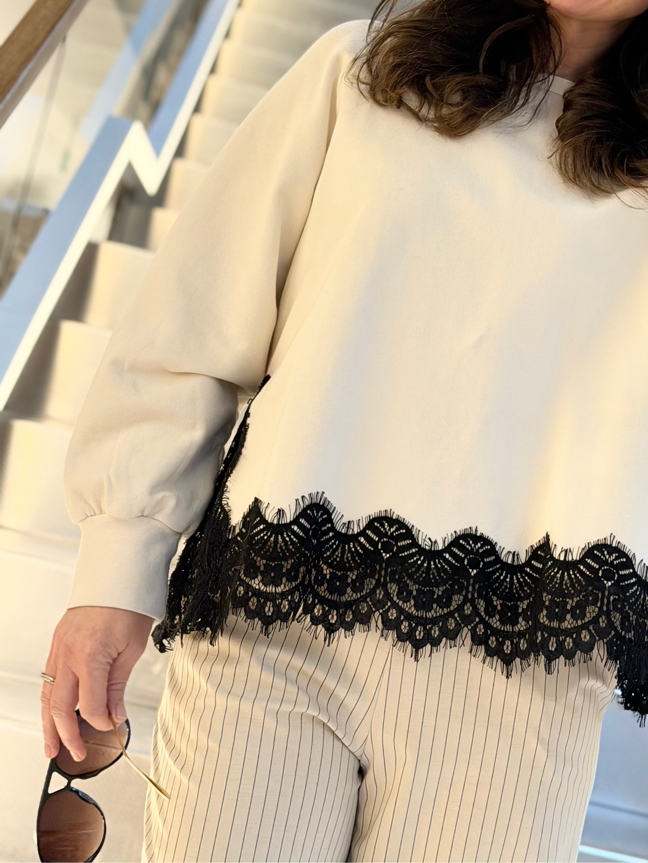Blondekant sweatshirt fra Black Colour – Evy