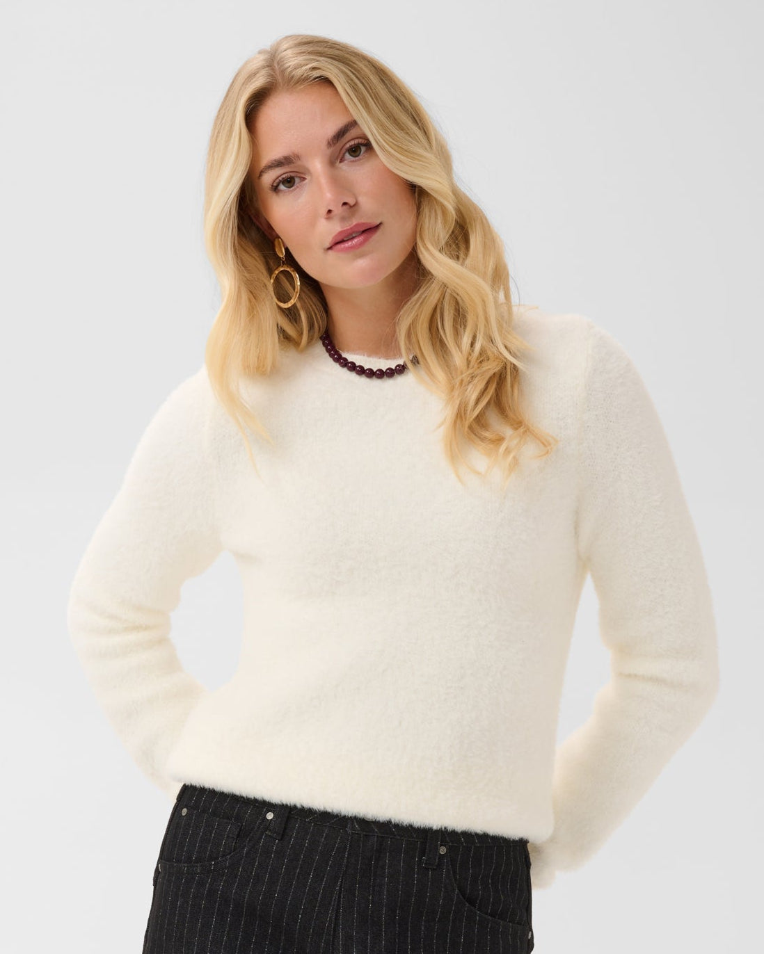 Cream CRInaya fluffy hvit genser dame – hverdagsgenser i Whisper White