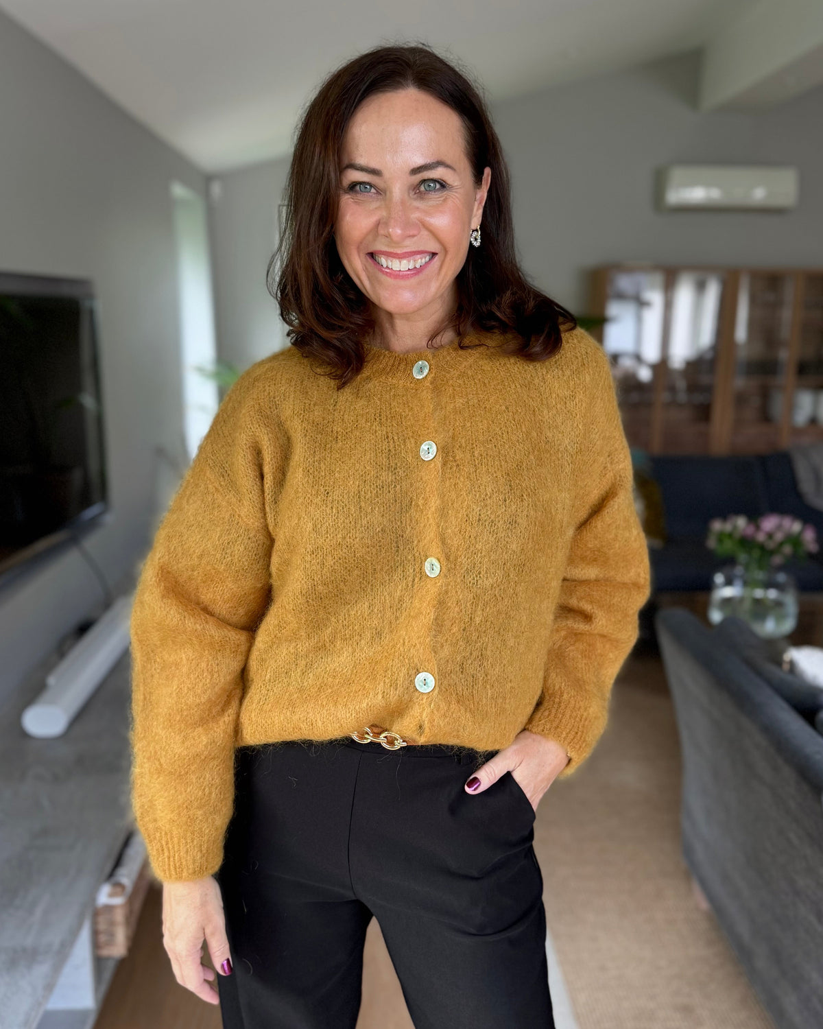 Sennepsgul mohair cardigan dame – Black Colour Bcbjoerk strikkejakke i mohairstrikk, nærbilde