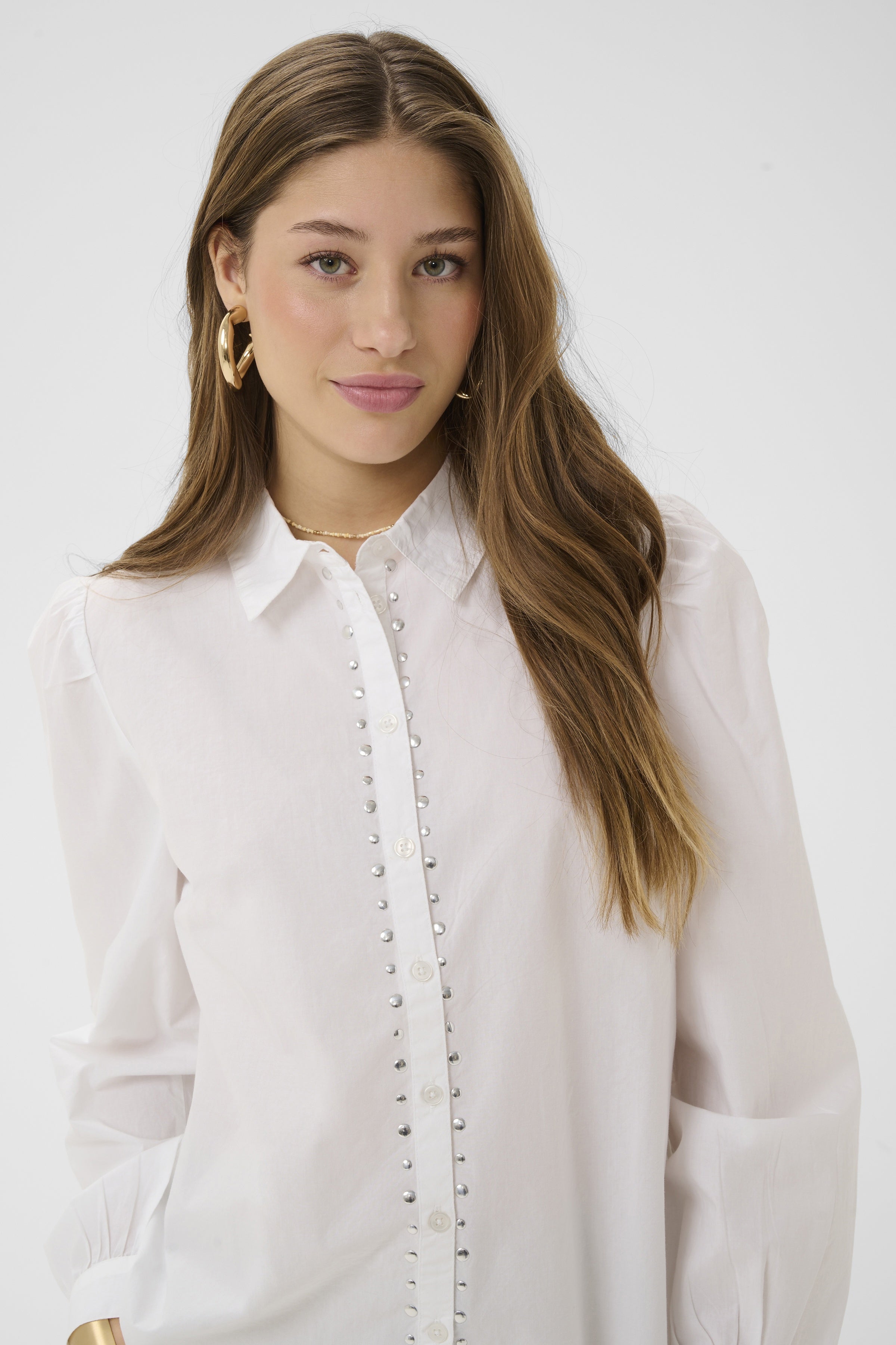 CR Trista Shirt – Superkul bomullsbluse med studs og liten puffarm