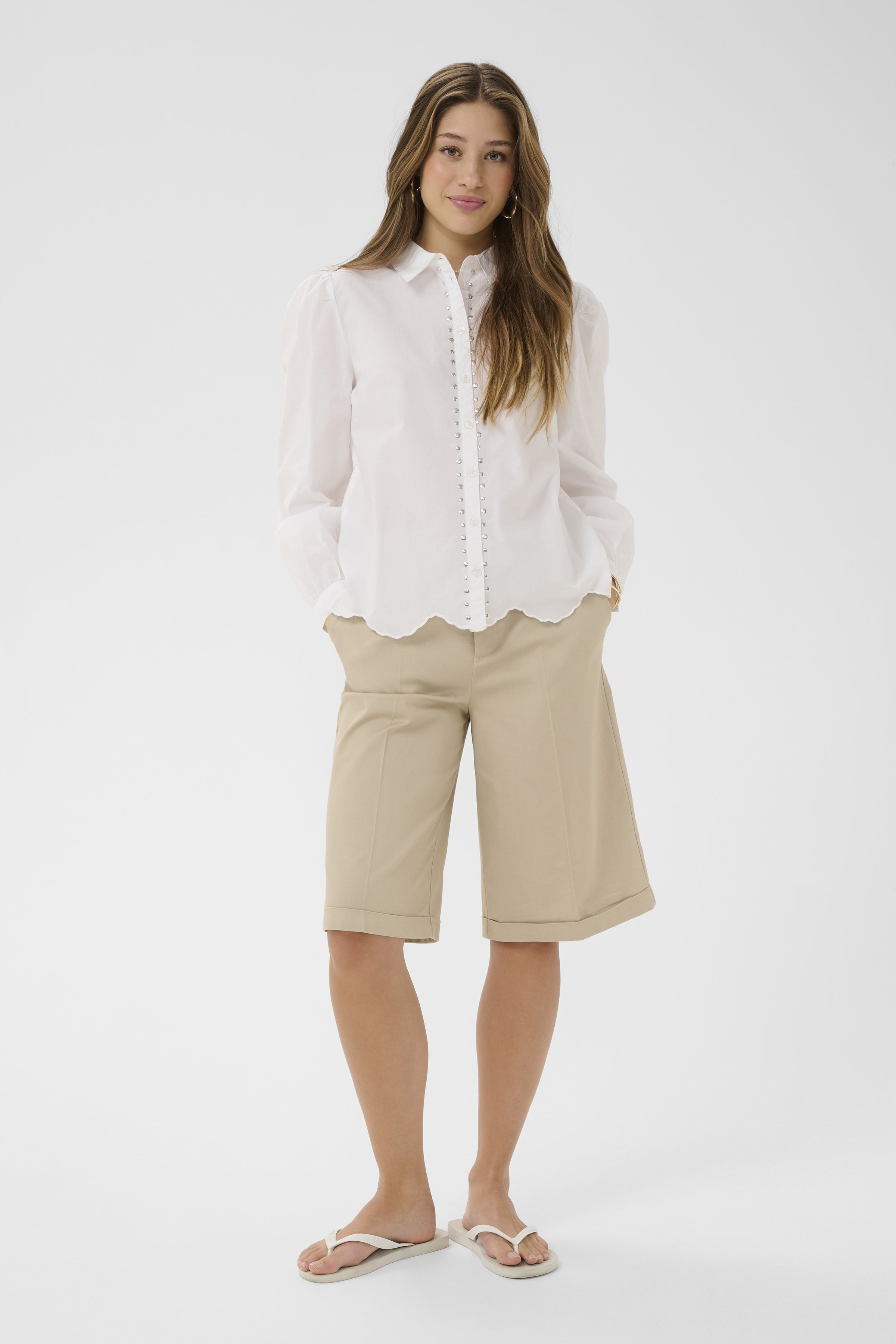 CR Trista Shirt – Superkul bomullsbluse med studs og liten puffarm