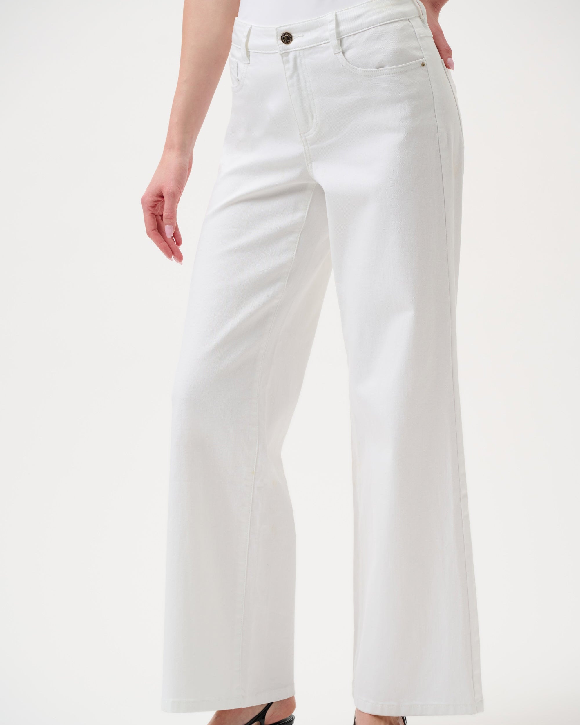 Vide hvite jeans dame forfra – Joseph Ribkoff Goldie wide leg | Kleslykke Oslo Nordstrand