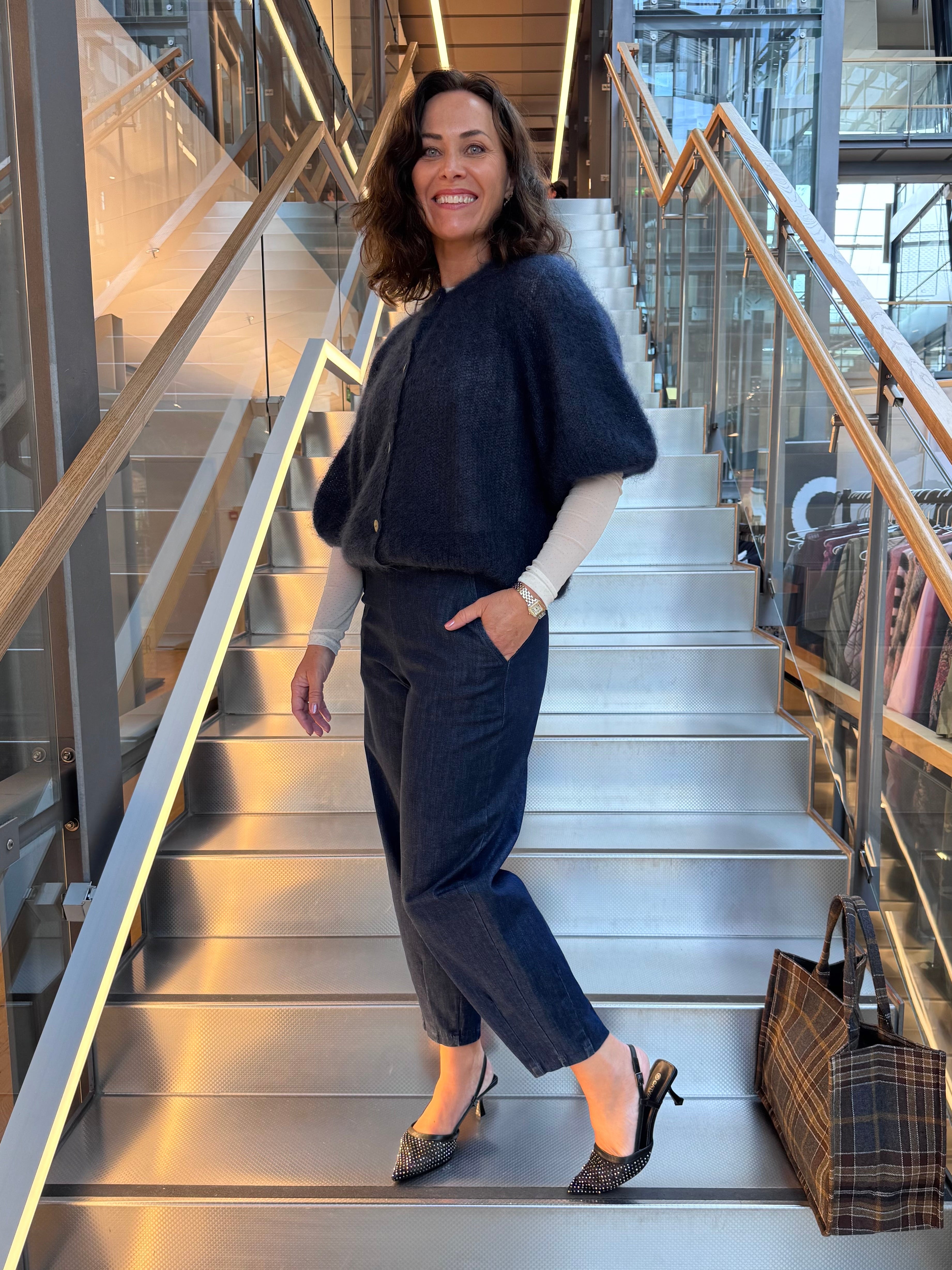 Black Colour barrel bukse dame i denim – hverdagsjeans med strekk forfra | Kleslykke