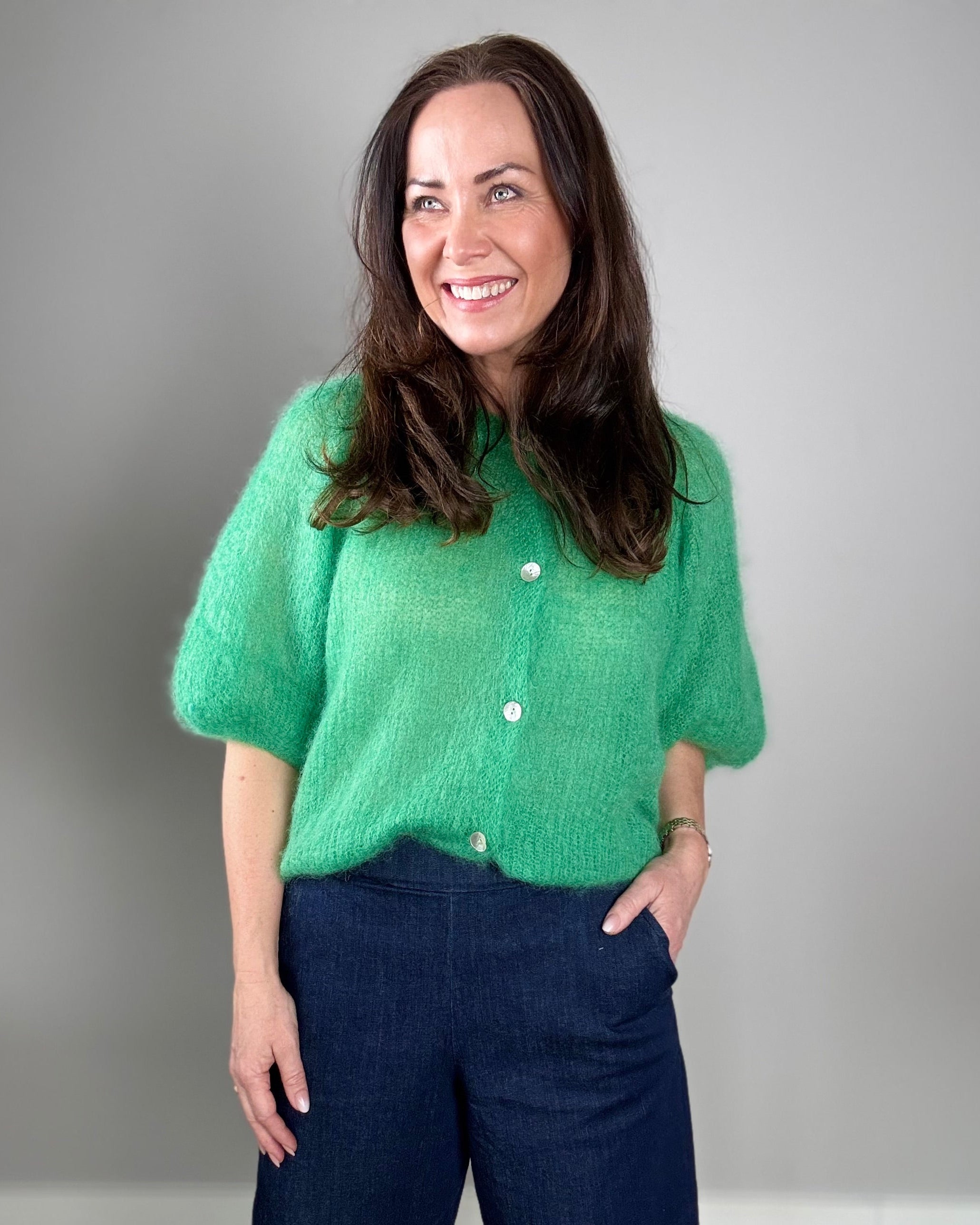 Black Colour Bjoerk Cardigan – Luksuriøs grønn mohair-strikkejakke