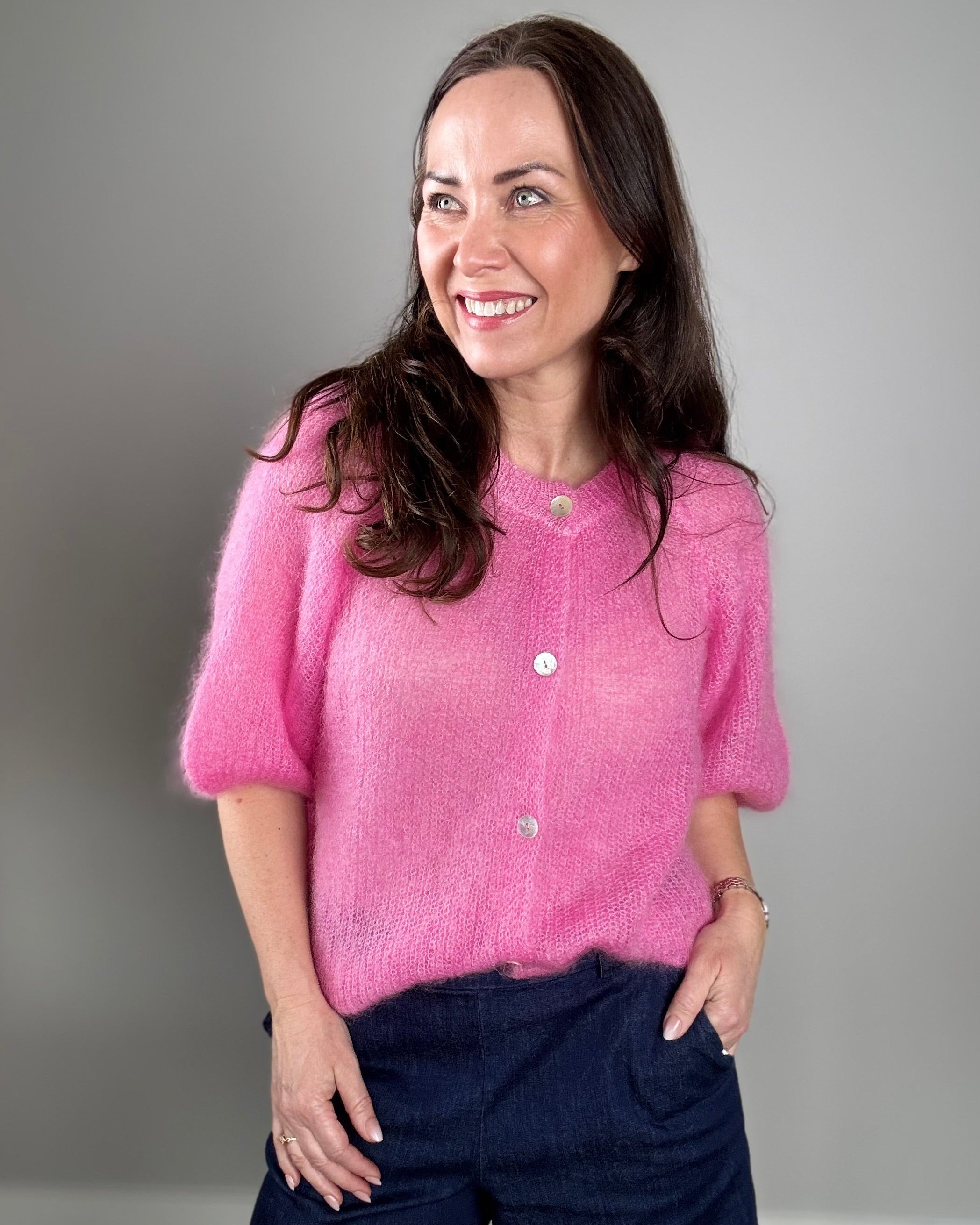 Black Colour Bjoerk Cardigan – Luksuriøs rosa mohair-strikkejakke