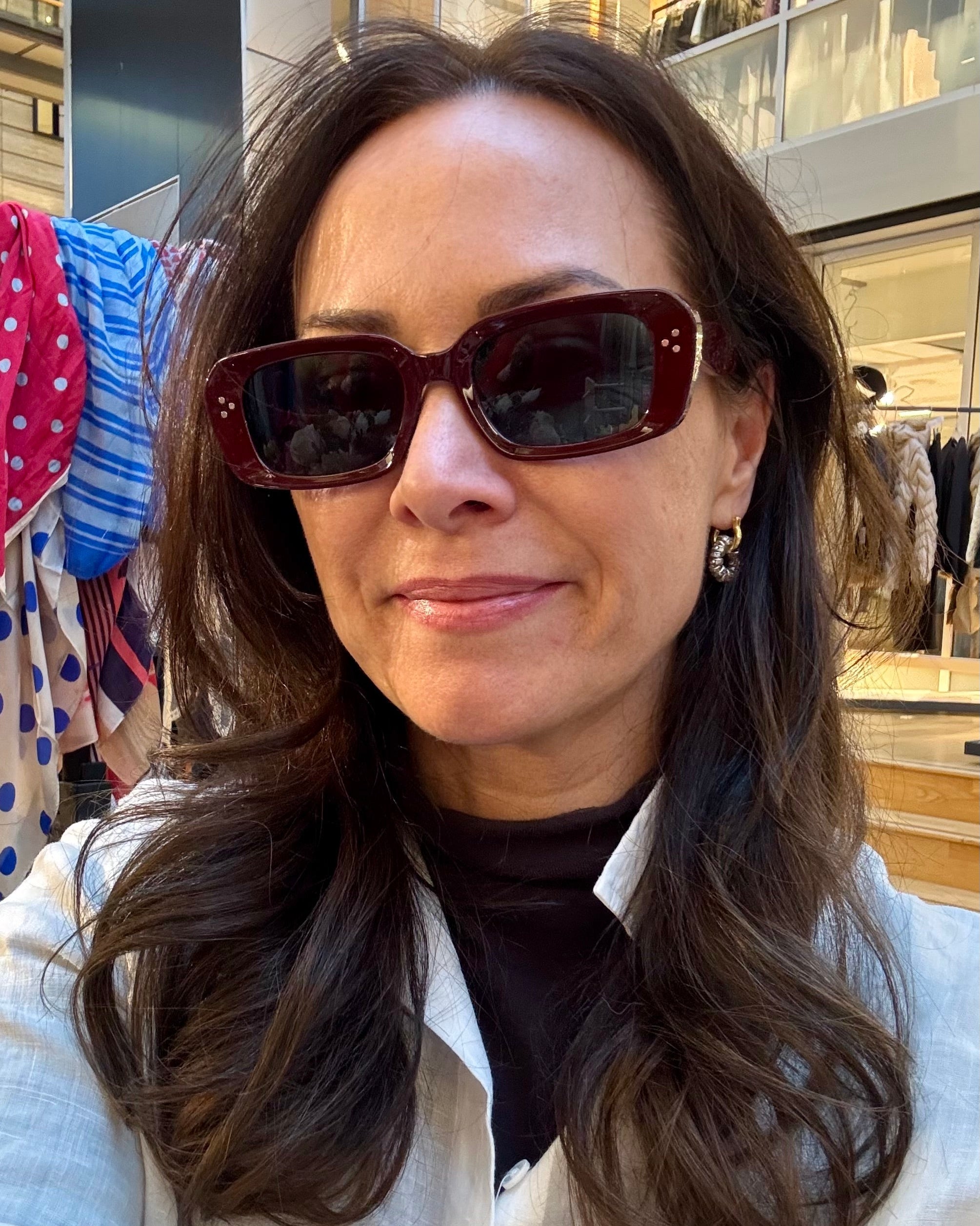 Lilla solbriller fra Black Colour – aviatorstil plum