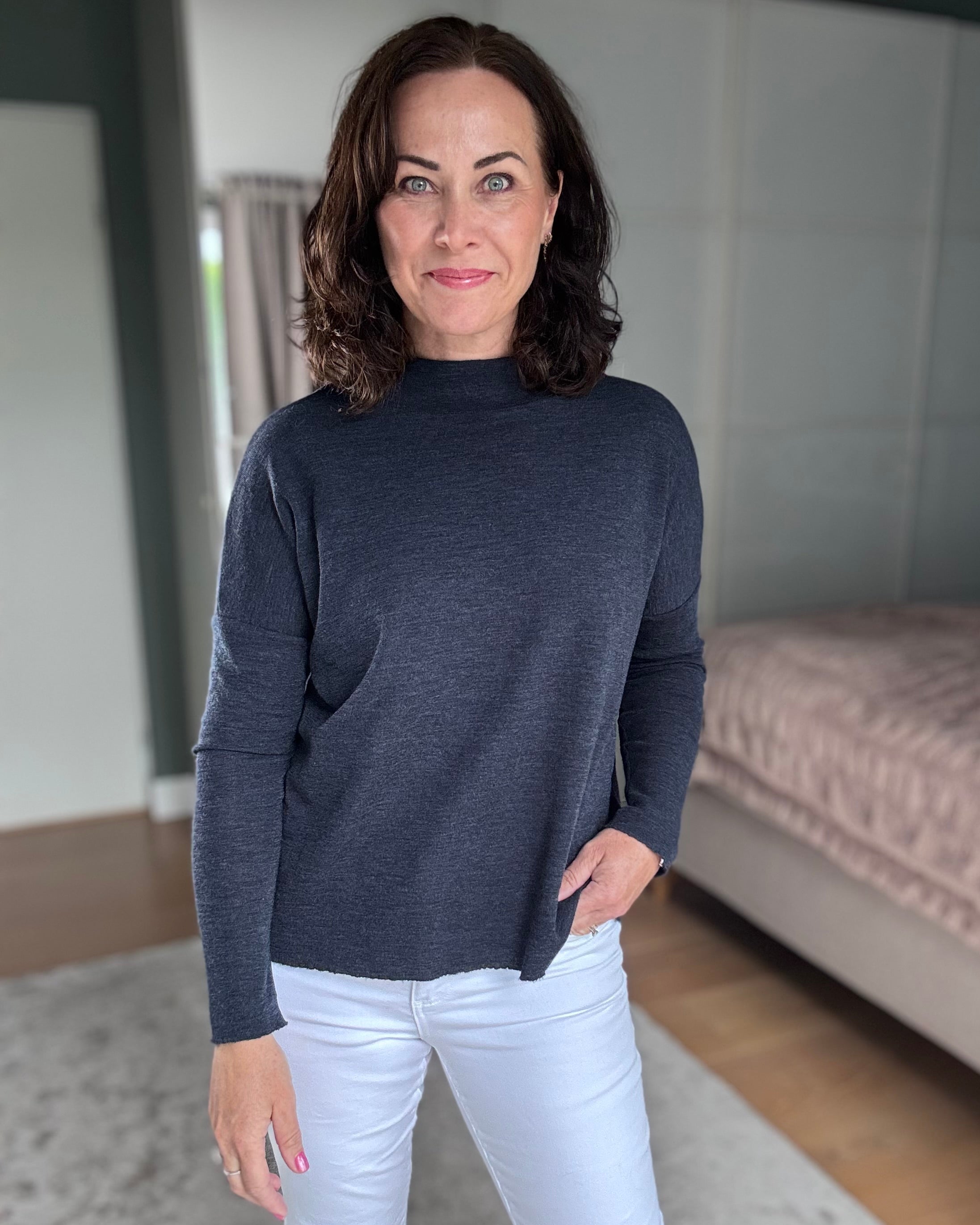 By Basics Rampegenser 4025 dame Midnight Blue Melange merinoullgenser nærbilde – Kleslykke