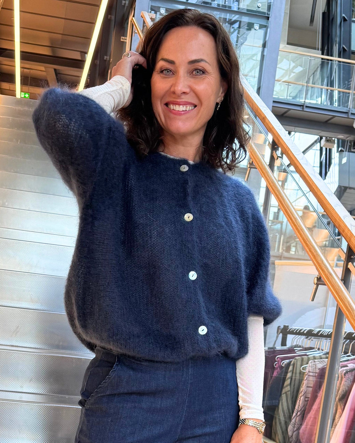 Navy mohair cardigan dame fra Black Colour Bcbjoerk – forfra